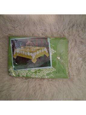 Vintage new in package Arbor tablecloth USA green flocked leaf vine 52x70 oblong